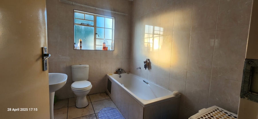 2 Bedroom Property for Sale in Waterval East North West